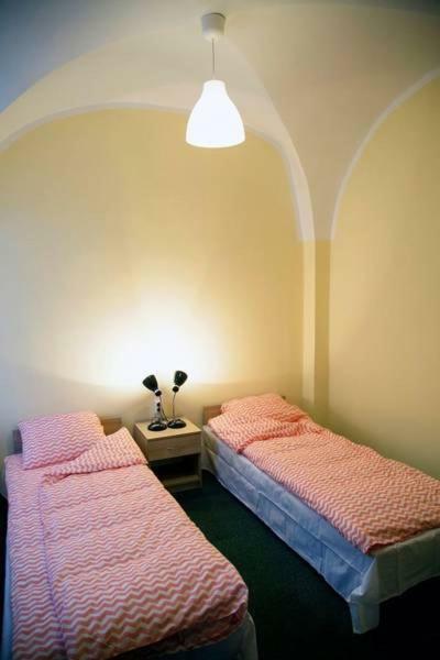 Hostel Staromiejski Гнезно Екстер'єр фото